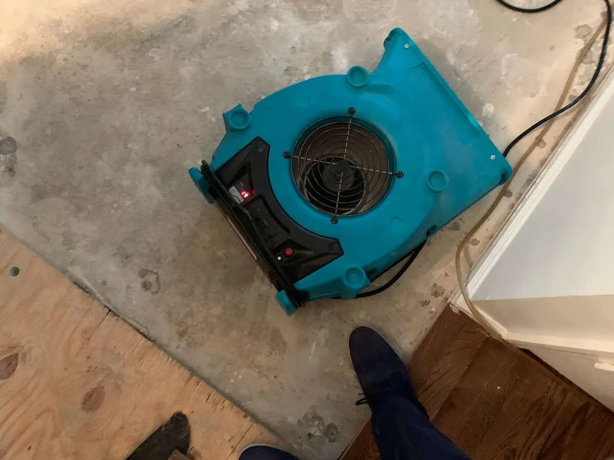 Air mover drying subfloor during Leak Detection & Repair in North Little Rock